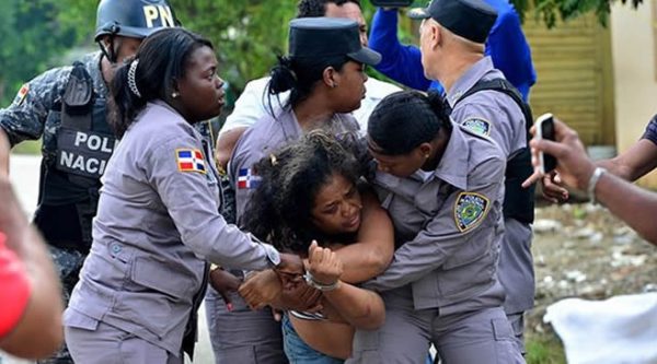 Video: Apresan mujeres reclamaban arreglo de calles