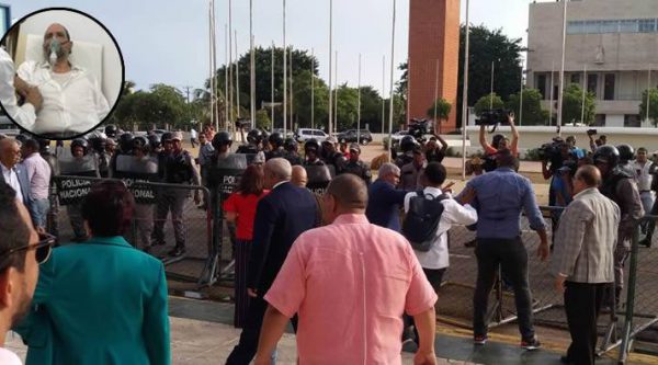 Video: A macanazos y con bombas lacrimógenas reprimen a diputados frente al congreso