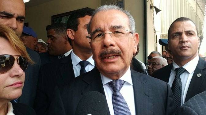 Danilo Medina aseguró a Mike Pompeo que cualquier decisión que tome será conforme a la Constitución
