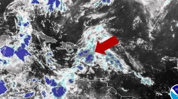 Onda tropical y vaguada provocarán lluvias