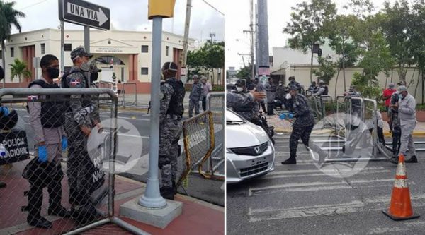 Video: El Palacio Nacional está cercado con vallas metálicas y policías