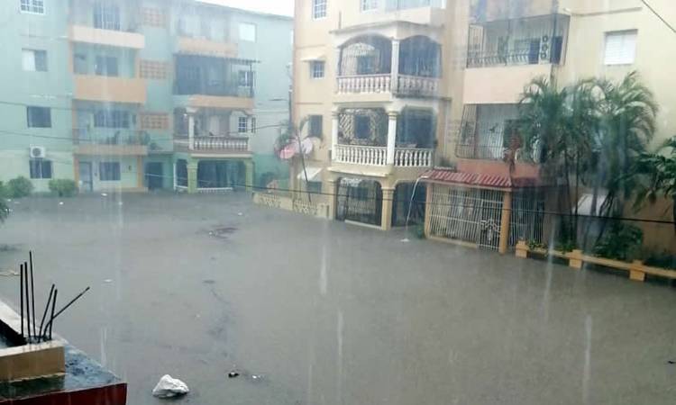 Fuertes lluvias de Isaías inundaron zonas del Este