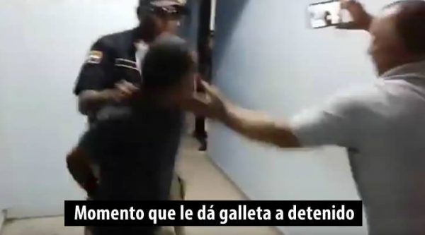 Pelea de camarógrafos por una noticia [Video completo]