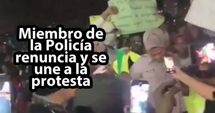 Video: Miembro de la Policía renuncia y se une a la protesta