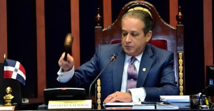 Reinaldo Pared Pérez anunció aumento de salario a todo el personal del Senado