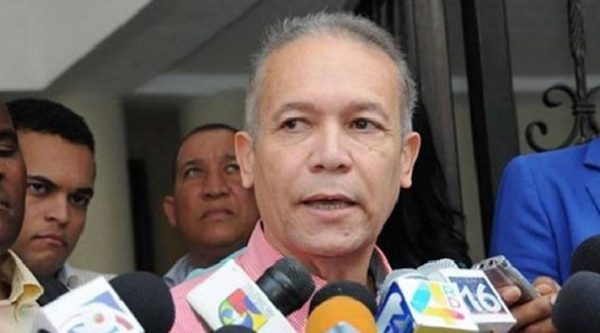 Rafael Núñez renuncia de la Fuerza de Pueblo