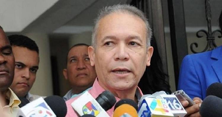 Rafael Núñez renuncia de la Fuerza de Pueblo