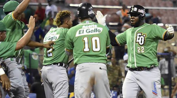 Estrellas vinieron de atrás y le ganarón a Leones del Escogido (1-8-2019)