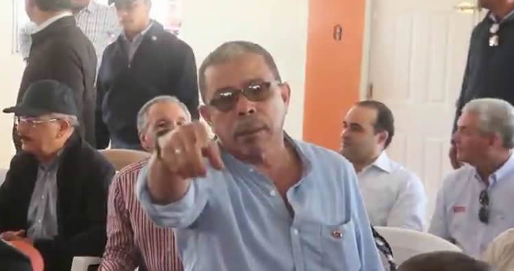 Sacan periodista de una “visita sorpresa” de Danilo Medina