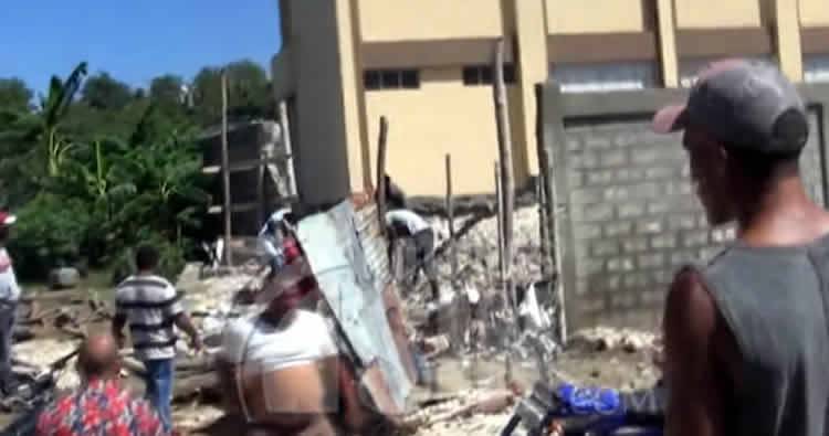 Se desploma otra pared de escuela en Azua