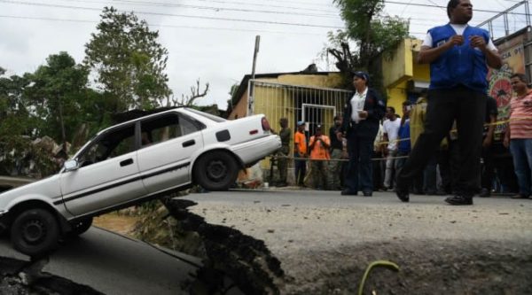 Video: Puente se desploma en Los Guaricanos de Villa Mella