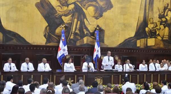 Senadores dominicanos se aumentaron el sueldo a RD $320 mil mensual