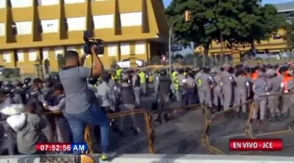 Cercan sede de JCE ante llamado a protesta de Leonel Fernández