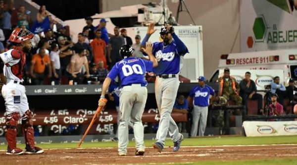 Tigres del Licey vence a Los Gigantes del Cibao en 16 innings