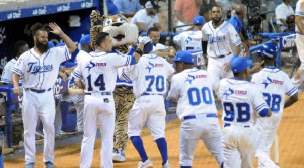 Tigres del Licey derrotan a Los Toros 17/10/2019