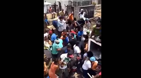 Video: Intenso tiroteo en entierro en Salcedo