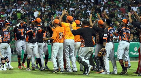 Los Toros se ‘desquitan’ y vencen a Las Estrellas 13-2