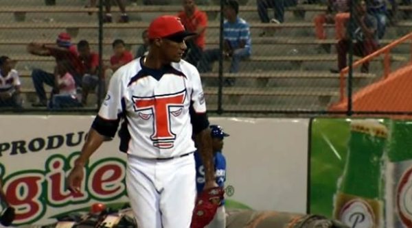 imagen toros vs licey 10 24 2016