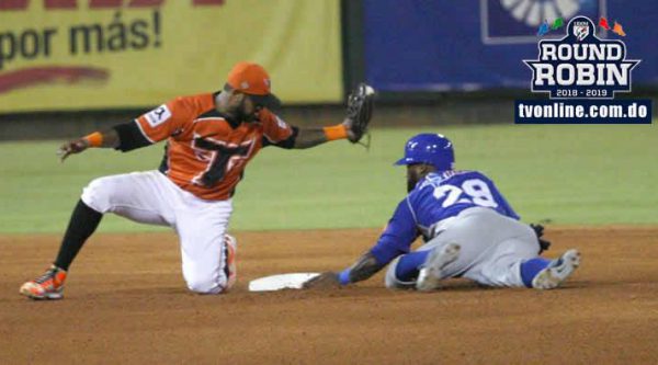 Toros Apalean al Licey y se mantienen en el primer lugar