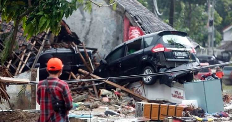 Tsunami en Indonesia (Video e imagenes)