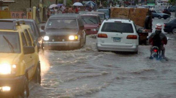 Video: Diez provincias en alerta debido al paso de onda tropical y una vaguada