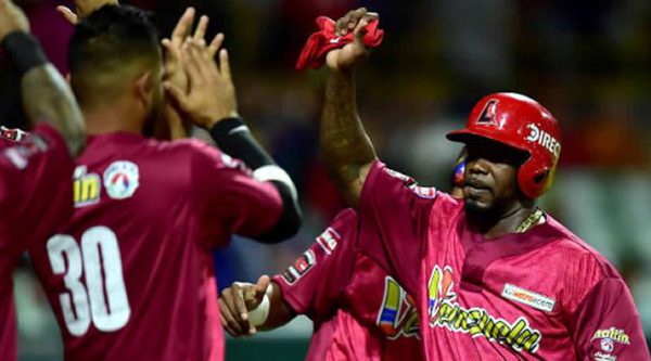 Venezuela venció a RD y continúa invicta en la Serie del Caribe