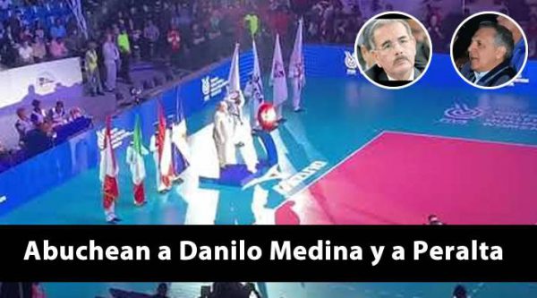 Video: Abuchean a Danilo Medina y José Ramón Peralta en evento de Voleibol