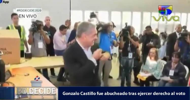 Video: Abuchean a Gonzalo Castillo tras ejercer su derecho al voto