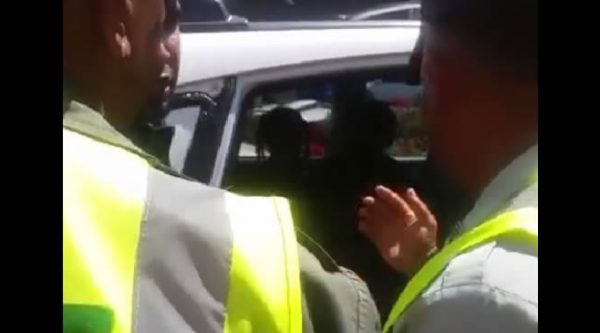 Video: AMET rescata niña dejada por un tío trancada en una yipeta