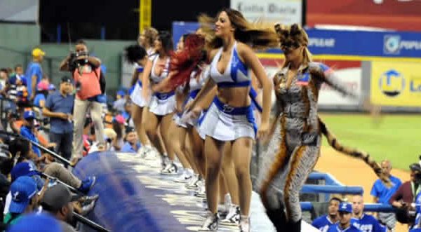 Video de bailarinas en juego de pelota provoca prohíban los bailes Obscenos