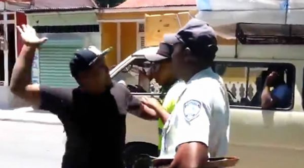 Video: Chófer le dá tremenda galleta a un Amet