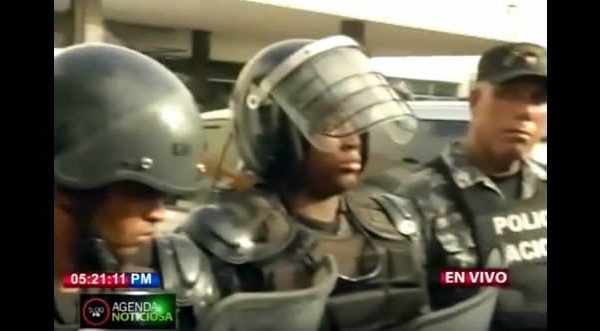 Video: Enfrentamientos entre policías y empleados de la Coca-Cola