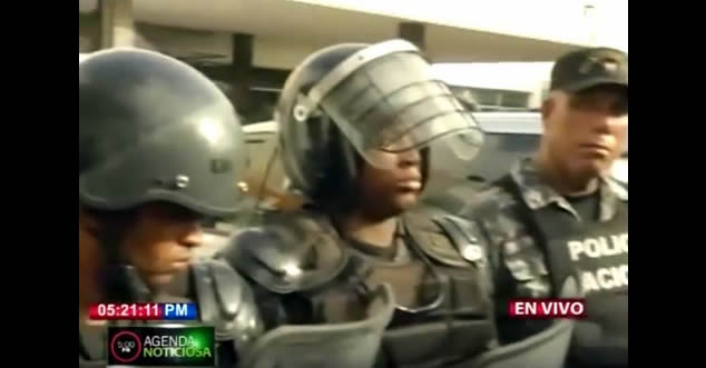 Video: Enfrentamientos entre policías y empleados de la Coca-Cola
