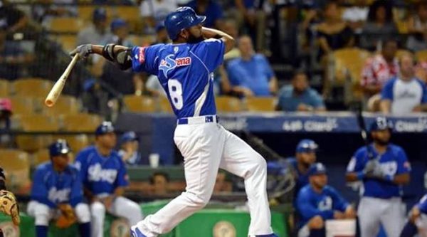 Yamaico Navarro decide triunfo de Tigres del Licey