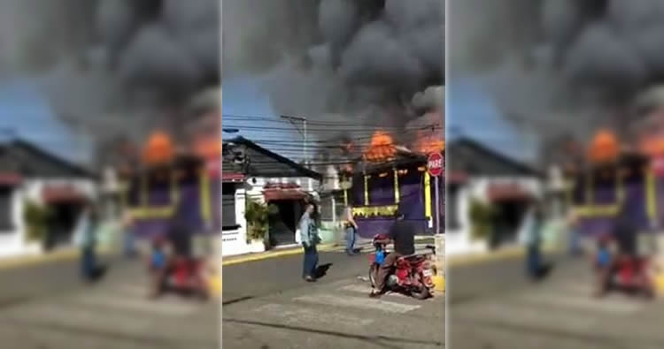 Video: Incendio afecta local del PLD en Santiago