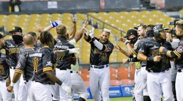 Resultados Águilas vs Toros: Águilas Cibaeñas vencen 9-6 a los Toros del Este