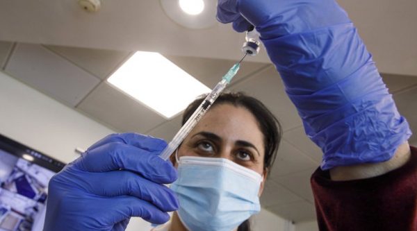 La vacuna de Pfizer tuvo un 92% de efectividad en las personas vacunas en Israel