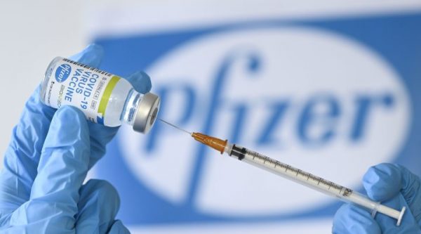 Primera dosis de vacuna de Pfizer es bastante efectiva, según estudio