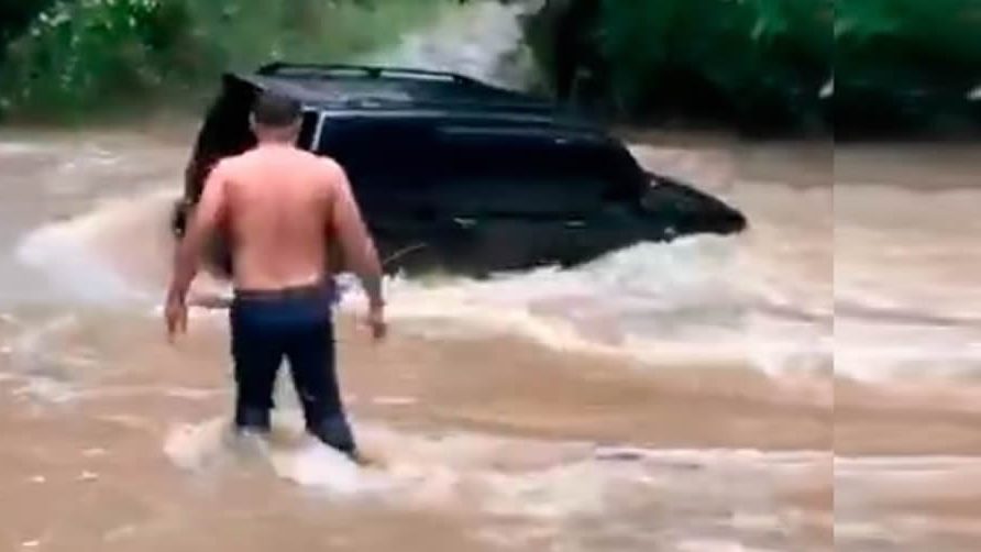 Video: Yipeta arrastrada por agua del Rio Yaguajay