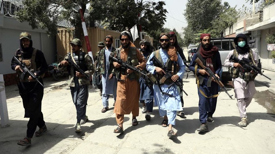 Los Talibanes comenzaron “la caza” de exfuncionarios y colaboradores de EEUU y la OTAN