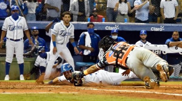 !Por fin! Tigres del Licey vence a los Toros