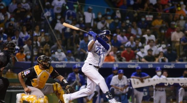 Video: Homerun de Sergio Alcántara decide triunfo de Tigres del Licey sobre Las Águilas