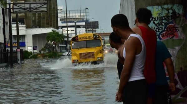 COE aumenta a 10 las provincias en alerta verde por vaguada