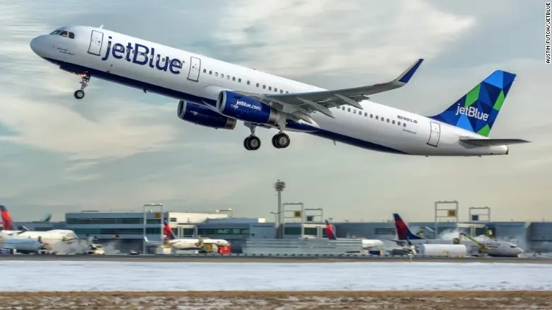 Jet Blue calla ante críticas a la aerolínea