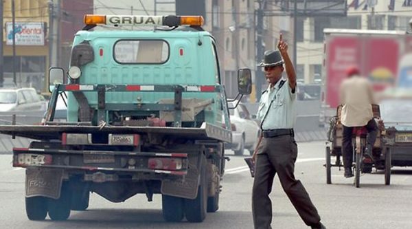 Hoy arranca programa “Parqueate bien”; vehículos mal estacionados serán remolcados