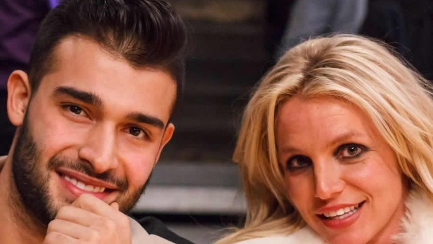 Sam Asghari marido de Britney Spears, pide manutención tras el divorcio