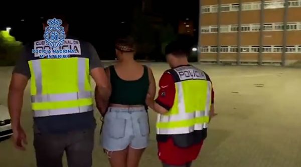 Video: Arresto en España de dominicana que ultimó al chino