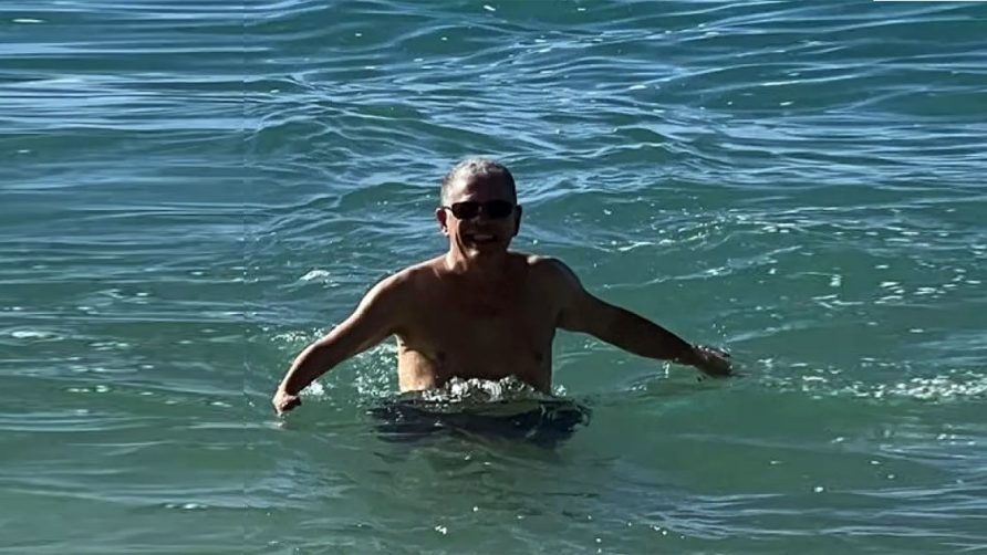 Amarante Baret comparte foto en la playa, tras su expulsión del PLD